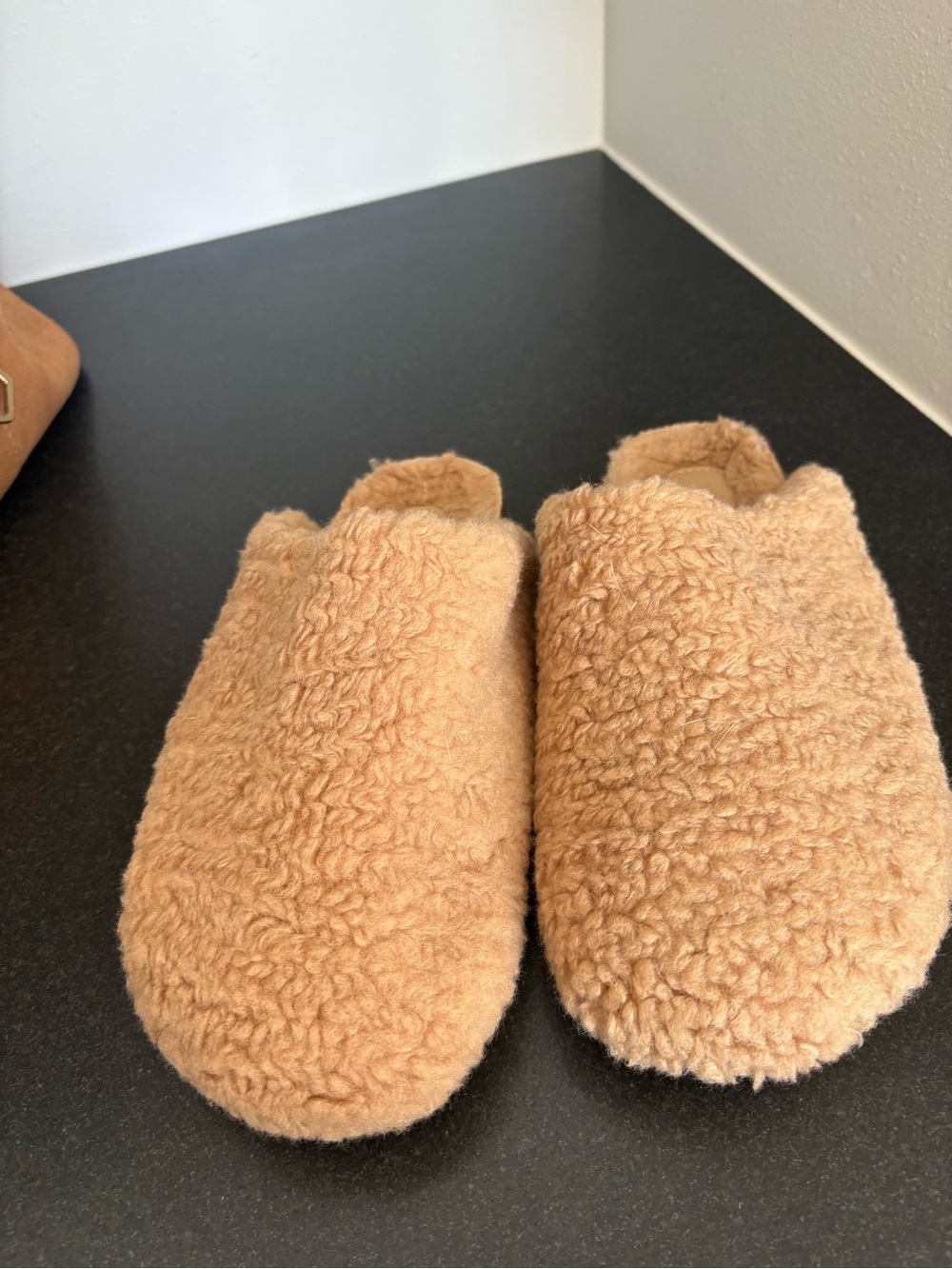Cozy Sherpa Slippers - Tan size 7